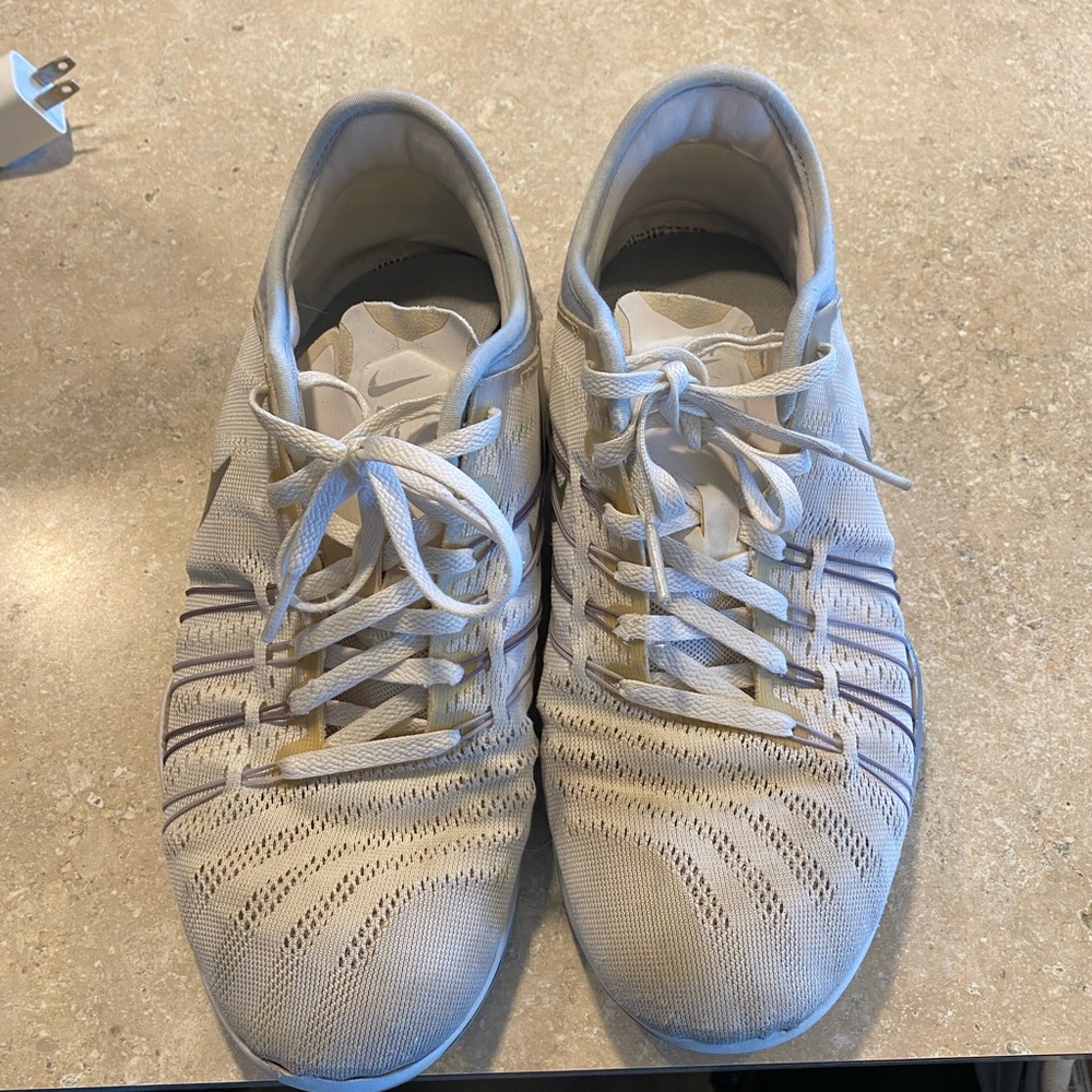 Womens size 8.5 nike athletic shoes